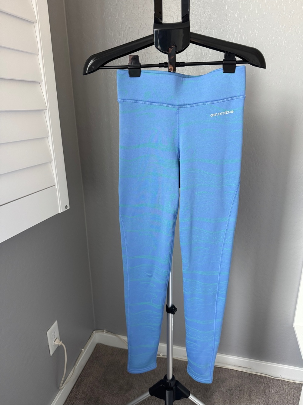Grundens Maris Fishing Leggings | Salmon Sisters Print | Sky Blue | X-Small